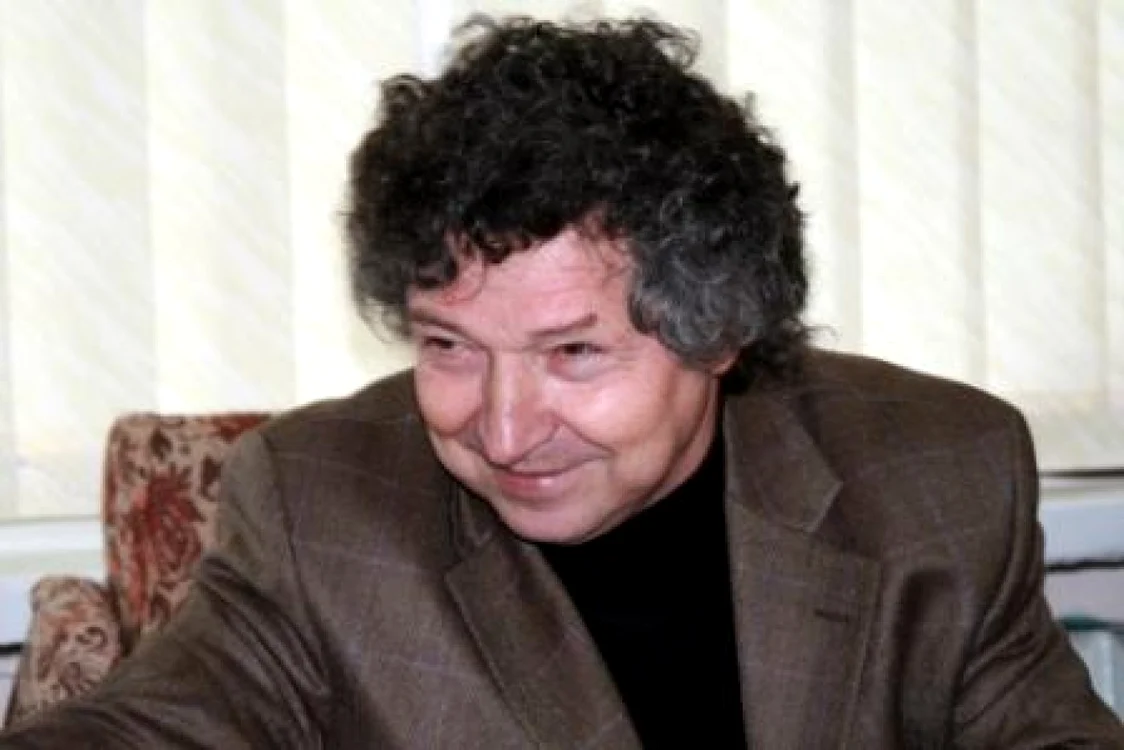 Scriitorul Iulian Filip