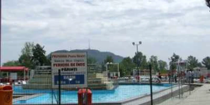 Neamţ: Apel pentru respectarea regulilor la piscina publică