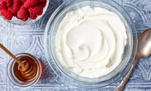 Iaurt grecesc Foto Bigger Bolder Baking dms