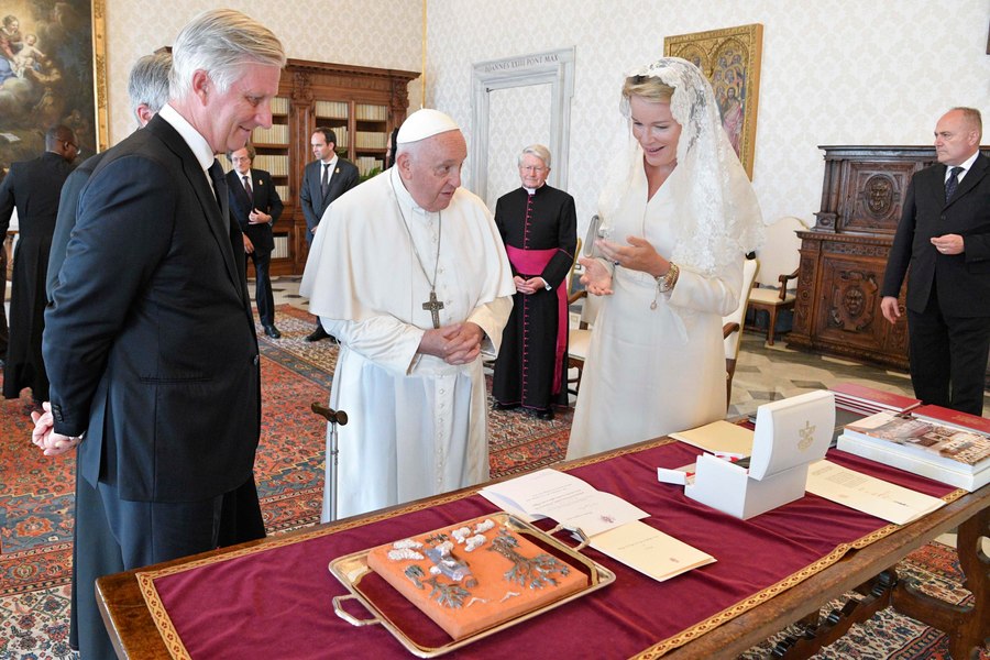 Testamentul nescris al lui Francisc: Cum a transformat Vaticanul privilegiul secret al regalității