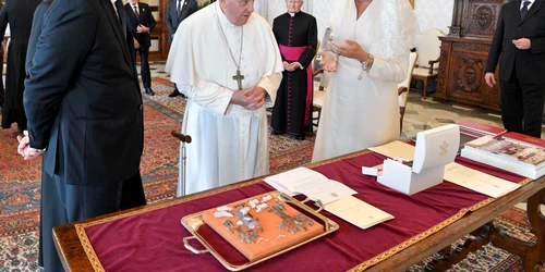 Papa Francisc alături de Regina Mathilda și Regele Filip Foto belgannewsagency eu jpg