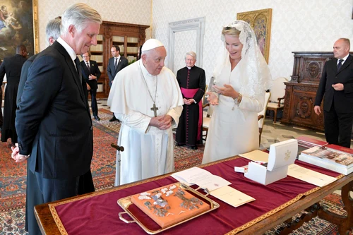 Papa Francisc alături de Regina Mathilda și Regele Filip Foto belgannewsagency eu jpg