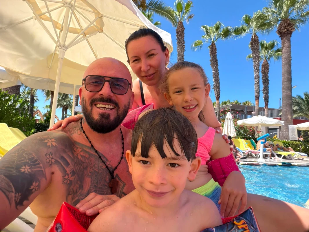 Cătălin Zmărăndescu, cu familia în Antalya foto: arhivă personală