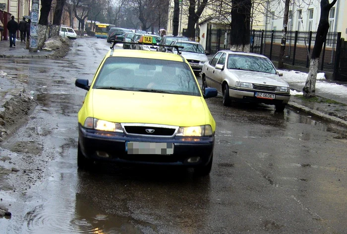 Un taximetrist a ajuns pe mâna poliţiei