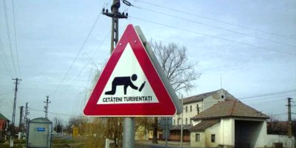 Un număr de zece astfel de indicatoare au fost amplasate în Pecica