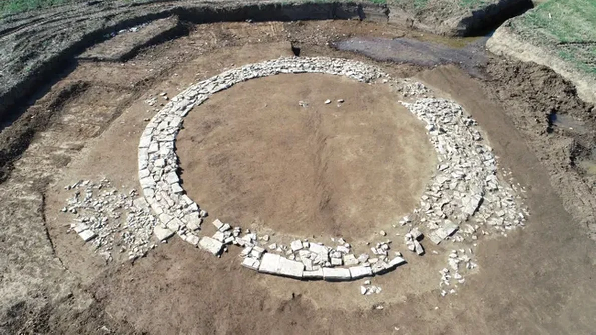 Mormântul circular din epoca romană descoperit în sudul Germaniei (© Manfred Woidich / Archäologiebüro)