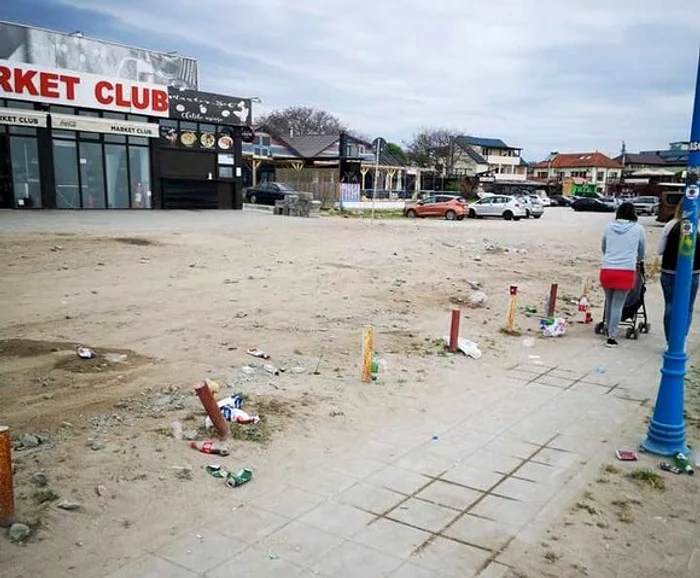 Plaja de la Vama Veche, plină de gunoaie după marea relaxareFotografii: Grupul Vama Veche