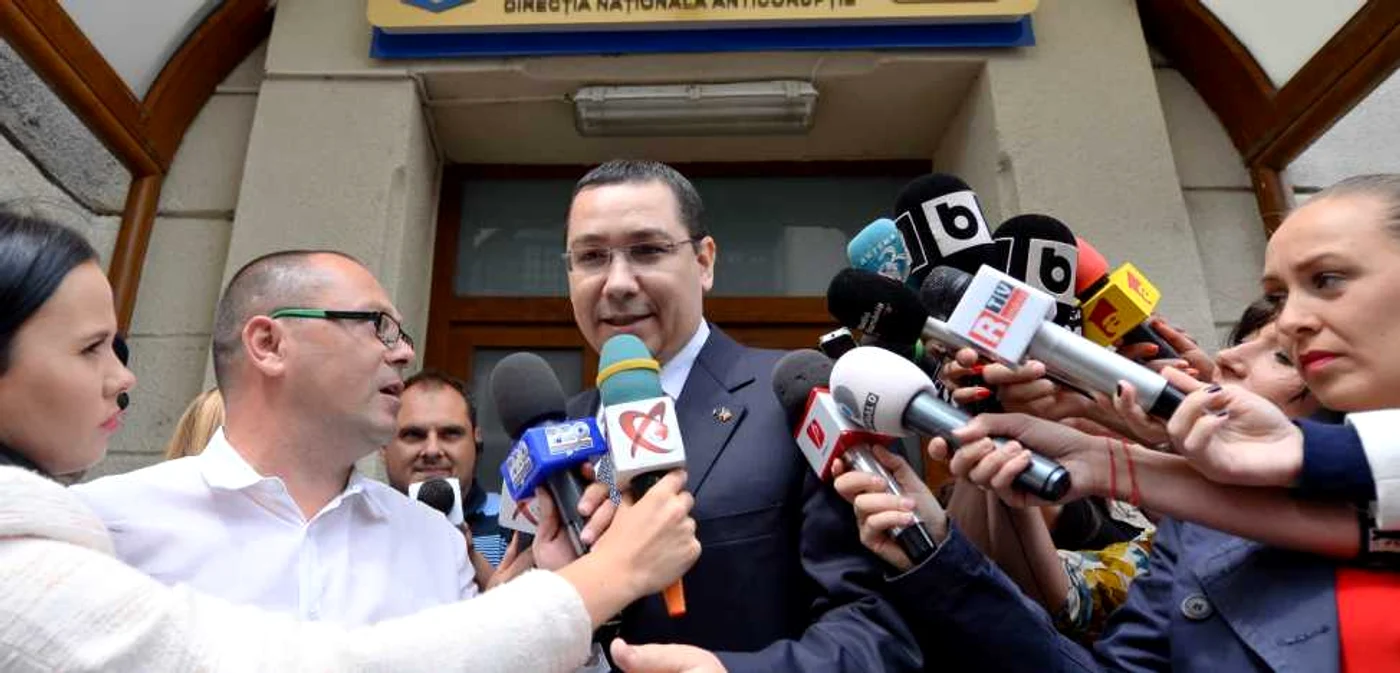 Victor Ponta s-a prezentat la DNA FOTO Medifax