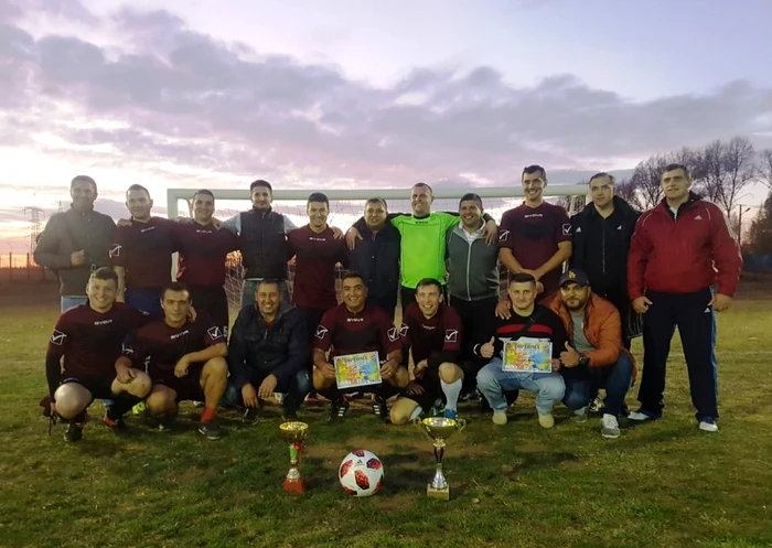 În finala mare a acestui campionat câştigătoarea trofeului a fost desemnată echipa IJJ Dâmboviţa, cu un scor de 4-2 împotriva celor de la ISU Dâmboviţa.