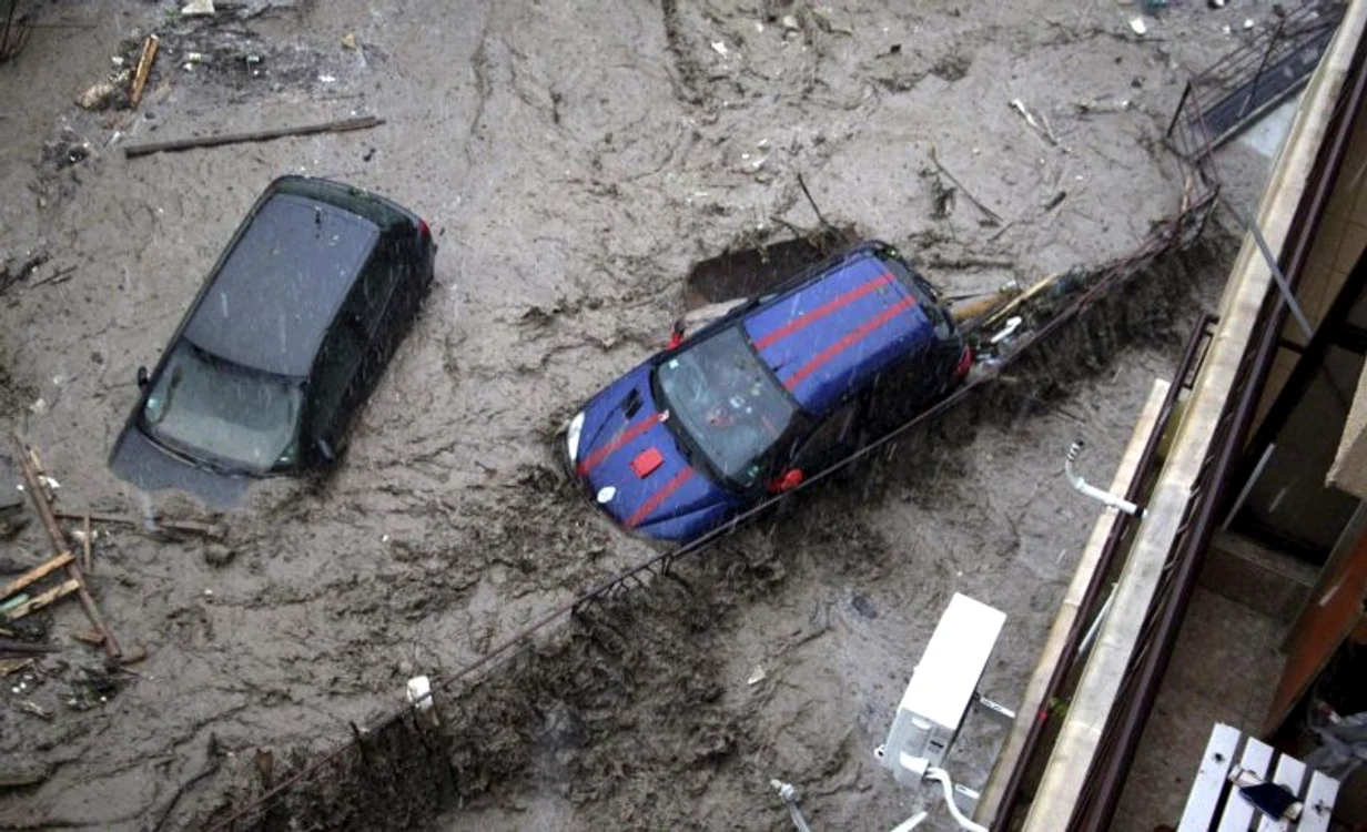 
    Litoralul bulgăresc a fost devastat de ploi.Foto: Reuters  
