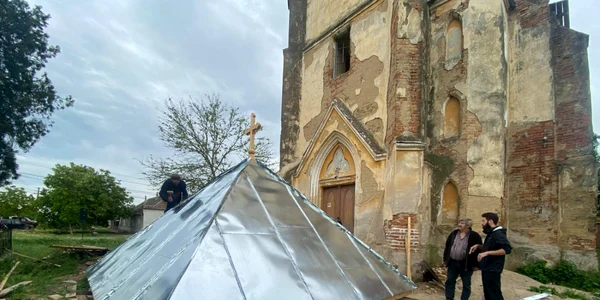 Biserica de la Ofseniţa FOTO Ambulanţa pentru Monumente
