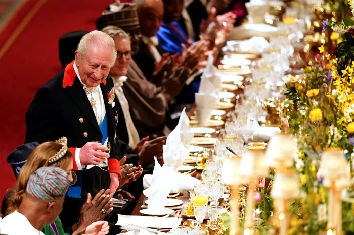 Charles și Camilla la dineul de stat oferit în cinstea cuplului prezidențial nigerian, Profimedia (3) jpg