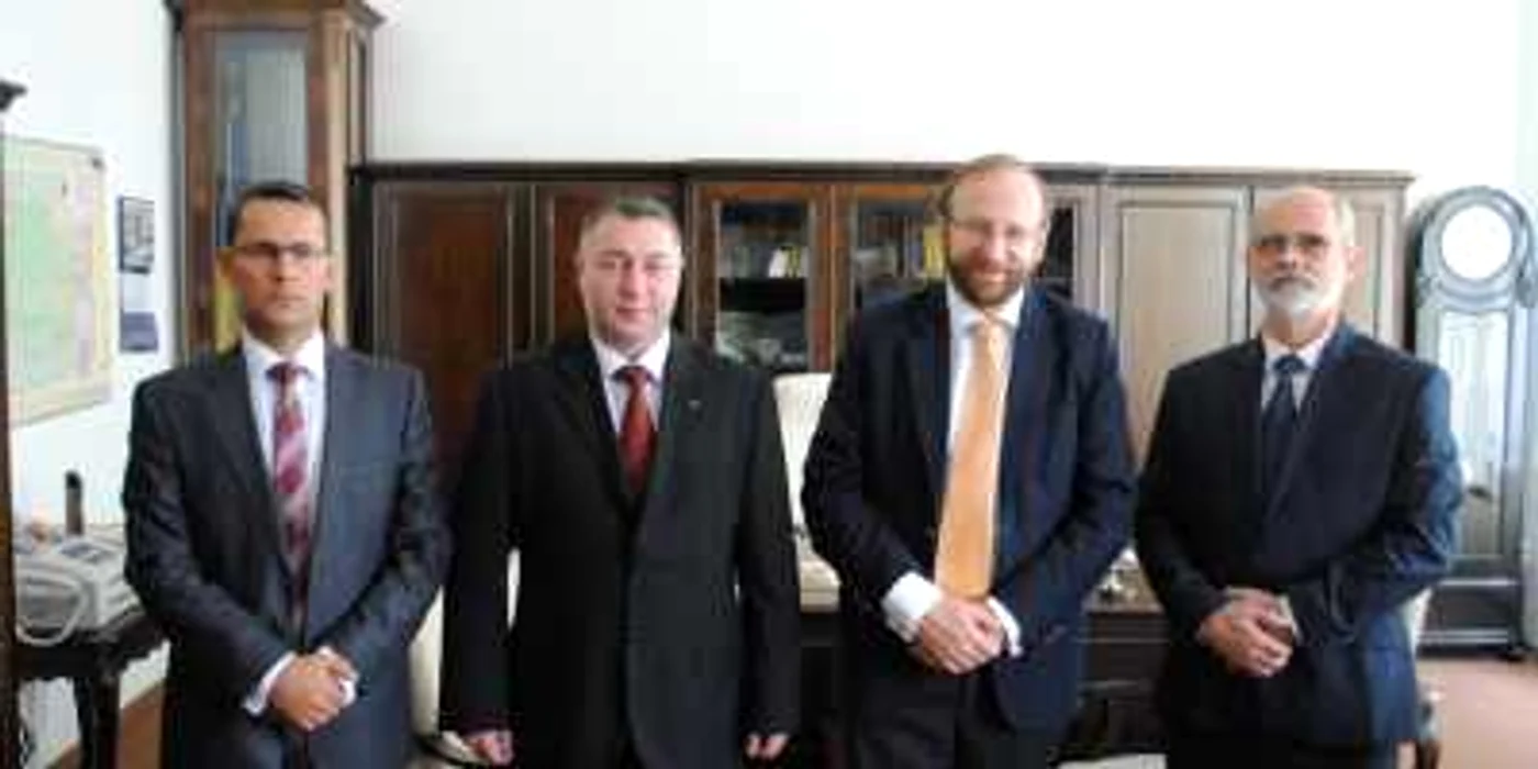 Ambasadorul alături de autorităţile locale