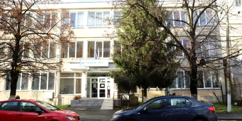 radui ionescu si cladirea liceului de arta de pe care sa parbusit foto adevarul daniel guta