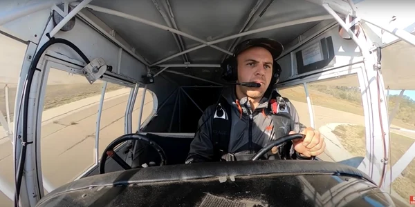 Un influencer a prăbuşit intentionat avionul pentru a face un clip pe YouTube foto captura video