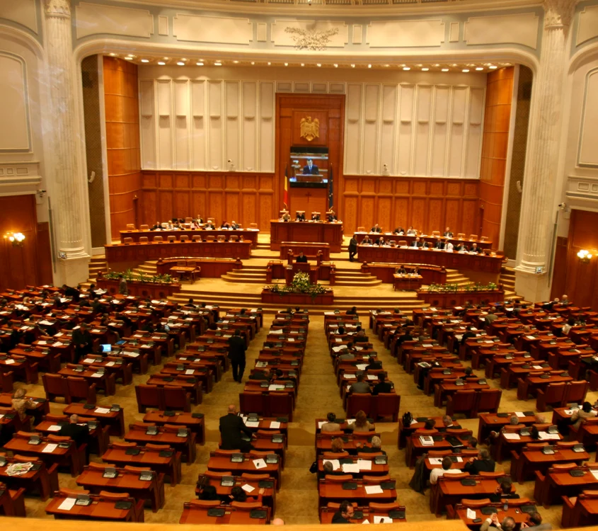 Adrian Năstase spune că el a redesenat sala de plen a Parlamentului României