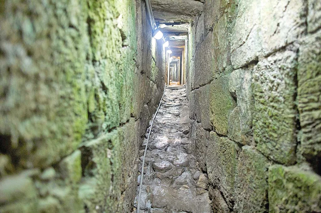 Arheologii au muncit aici aproape fără oprire pentru a excava 320 de metri din drum