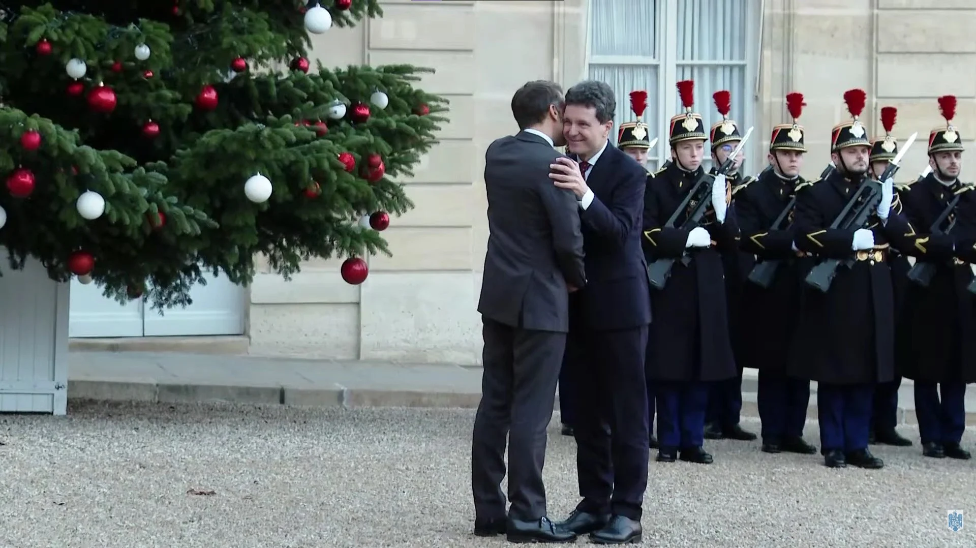 Nicușor Dan vrea un sistem automat de combatere a dezinformării. Expert: „Dezmințirea nu mai ajunge, s-a afectat capacitatea de discernământ a oamenilor”