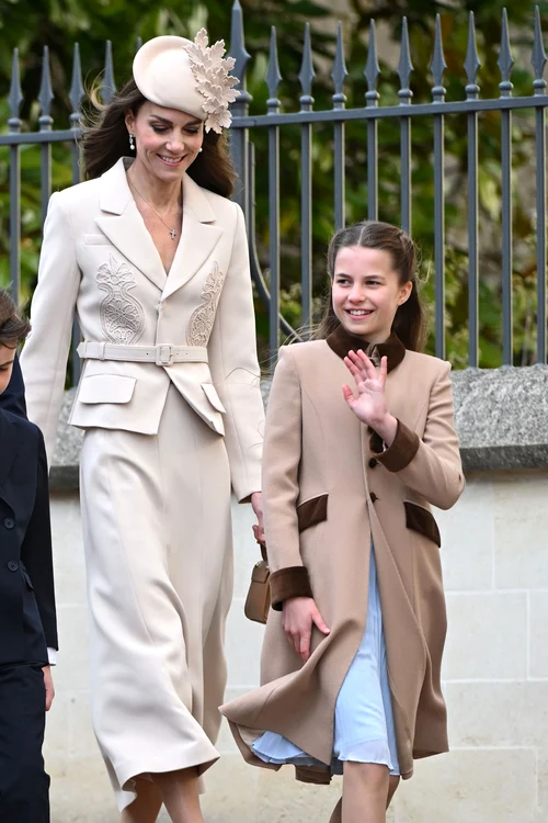Kate Middleton și Charlotte au purtat ținute bej (Foto: GettyImages)