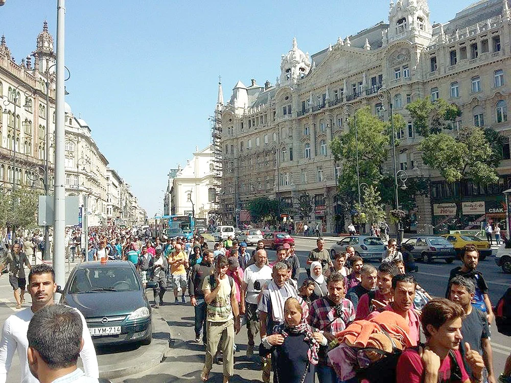 Mii de oameni au  pornit la pas spre  un nou început 