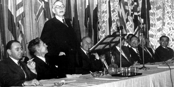 Lord John Maynard Keynes Conferinţa de la Bretton Woods FOTO AFP