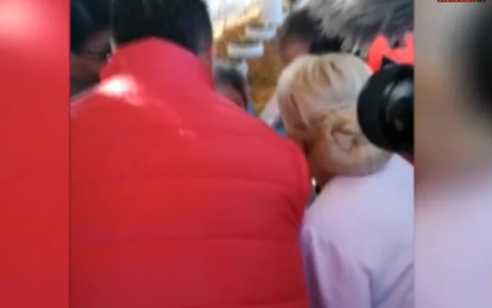 
    Viorica Dăncilă a fost astăzi, 17 octombrie, la Murfatlar, în județul ConstanțaFoto: captura romaniatv.net  