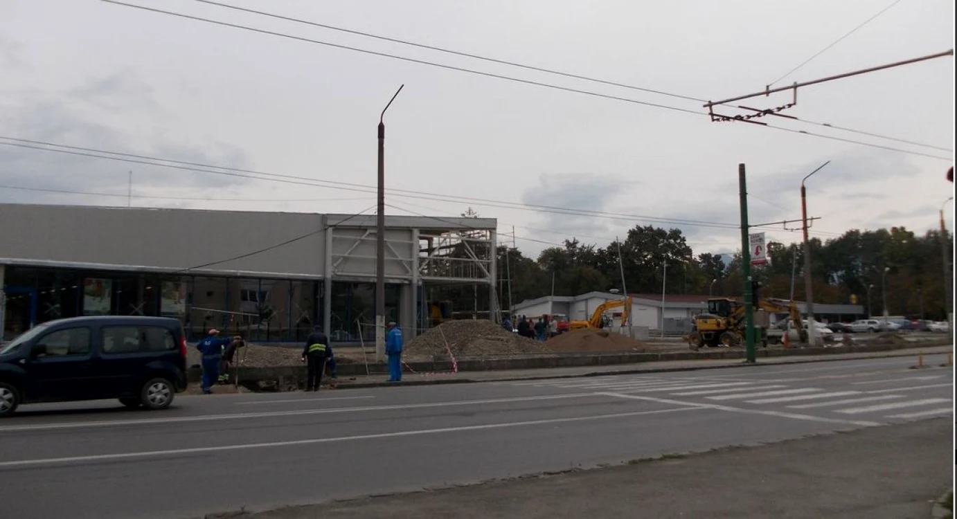 Lucrările vor duce la lărgirea a două intersecţii din zonă. FOTOnewsbv.ro