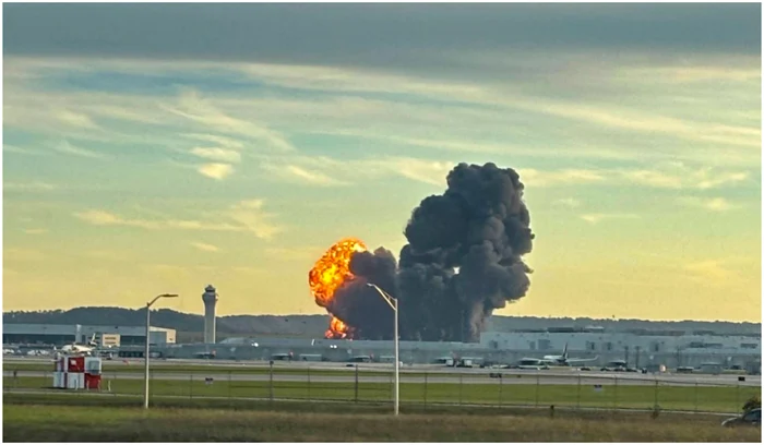 Un avion s-a prăbușit peste o clădire de birouri din Kentucky. 