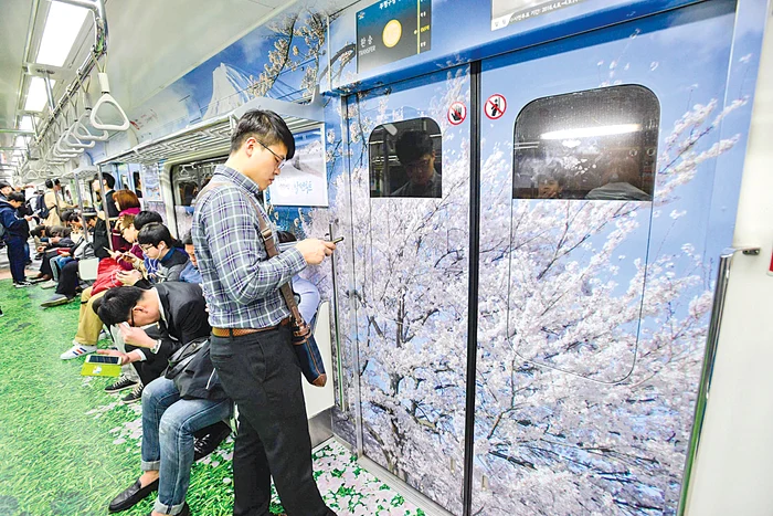 La Seul, toate cele 18 garnituri de tren  au fost redecorate