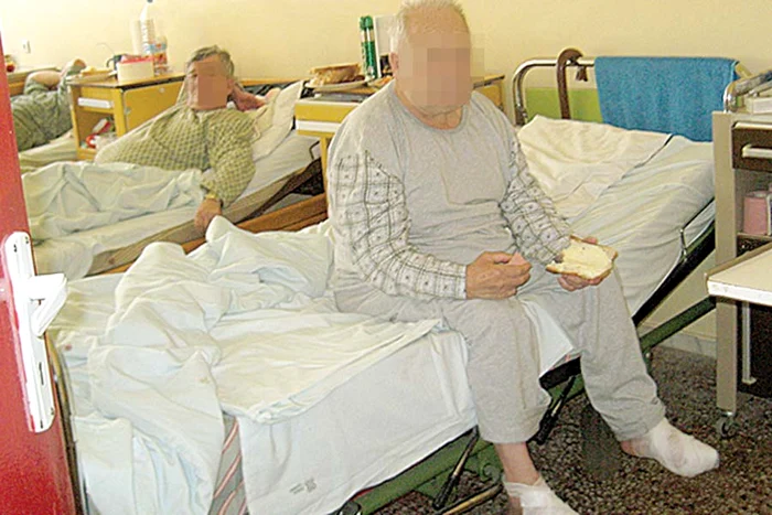 Bucătarii spitalului au învăţat să facă pâine (Foto: Adevărul.ro)
