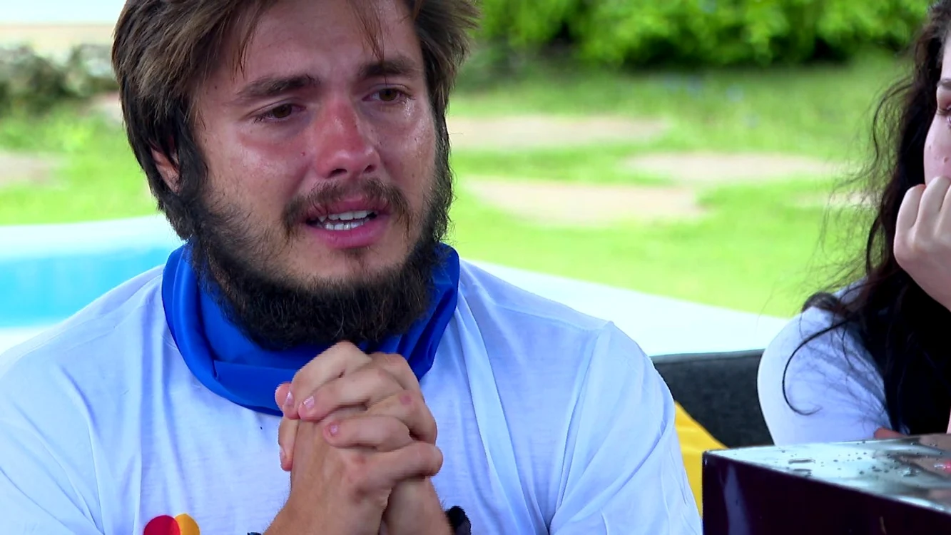 
    Albert Oprea, de la Războinici, este atacat constat de colegii săi, în special de SorinFoto: Kanal D  