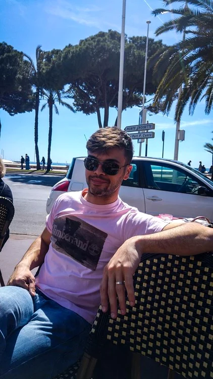 Marius Elisei nu a renunțat la verighetă chiar dacă zvonurile că va divorța de Oana nu l-au ocolit