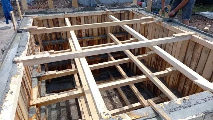 Casă în construcție, pregătirea beciului