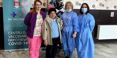 Femeie de 97 de ani care s-a vaccinat la Feldioara FOTO Ana Şestacova 