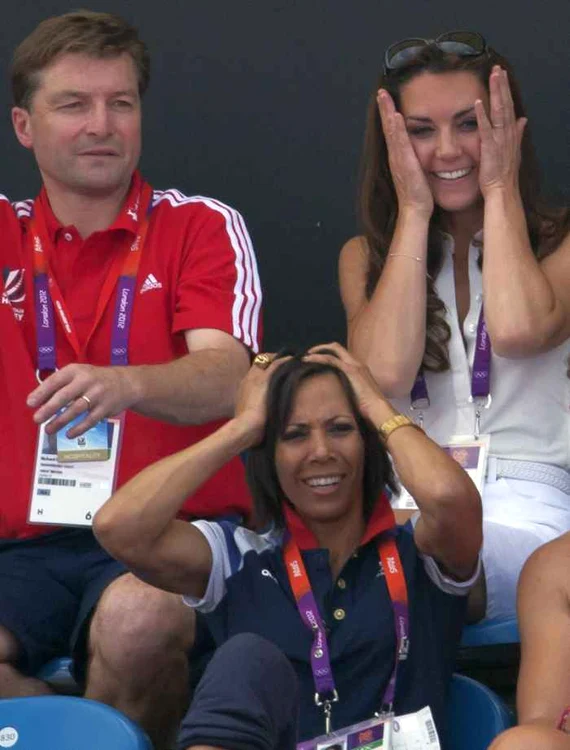 Catherine, ducesa de Cambridge, a fost expansivă în timpului meciului de hochei pe iarbă feminin. (Foto: Reuters)
