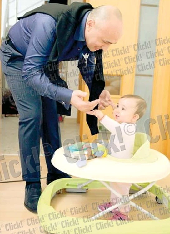 Marcel Pavel si fetita lui, Iuvenalia