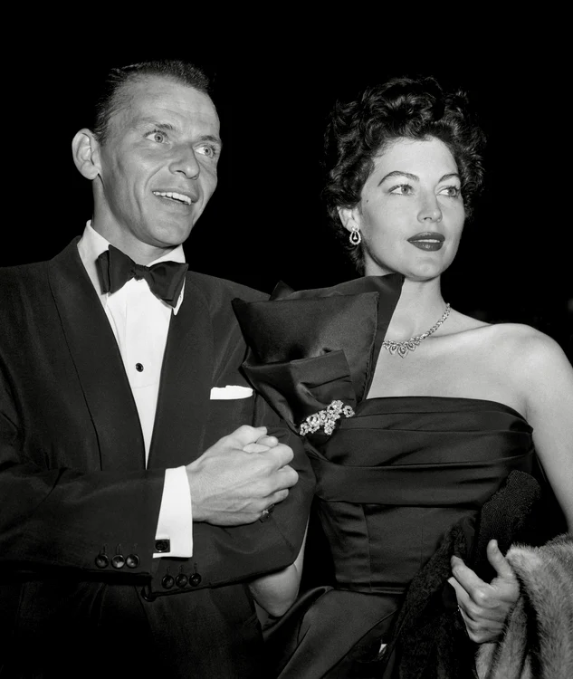 
    Ava Gardner şi Frank Sinatra  