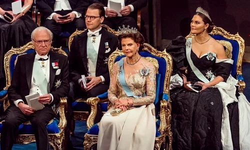 Familia Regală suedeză   Regele Carl Gustaf, Regina Silvia, Prințesa Victoria, Prințul Daniel   Casa Regală suedeză jpg
