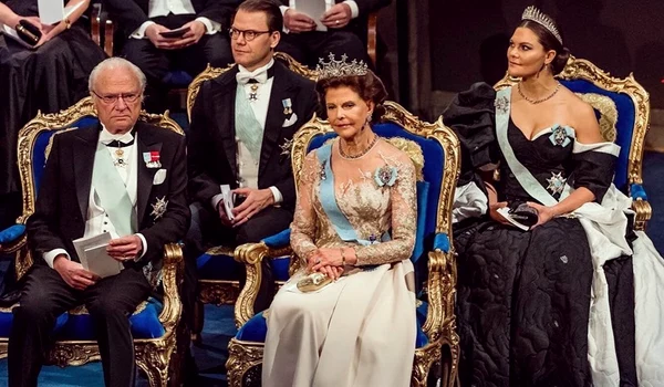 Familia Regală suedeză   Regele Carl Gustaf, Regina Silvia, Prințesa Victoria, Prințul Daniel   Casa Regală suedeză jpg