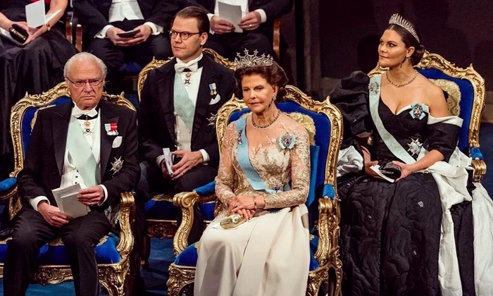 Familia Regală suedeză   Regele Carl Gustaf, Regina Silvia, Prințesa Victoria, Prințul Daniel   Casa Regală suedeză jpg