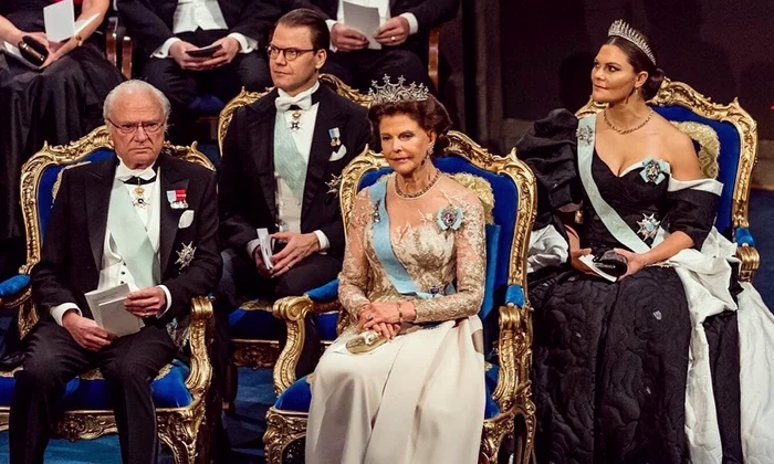 Familia Regală suedeză   Regele Carl Gustaf, Regina Silvia, Prințesa Victoria, Prințul Daniel   Casa Regală suedeză jpg