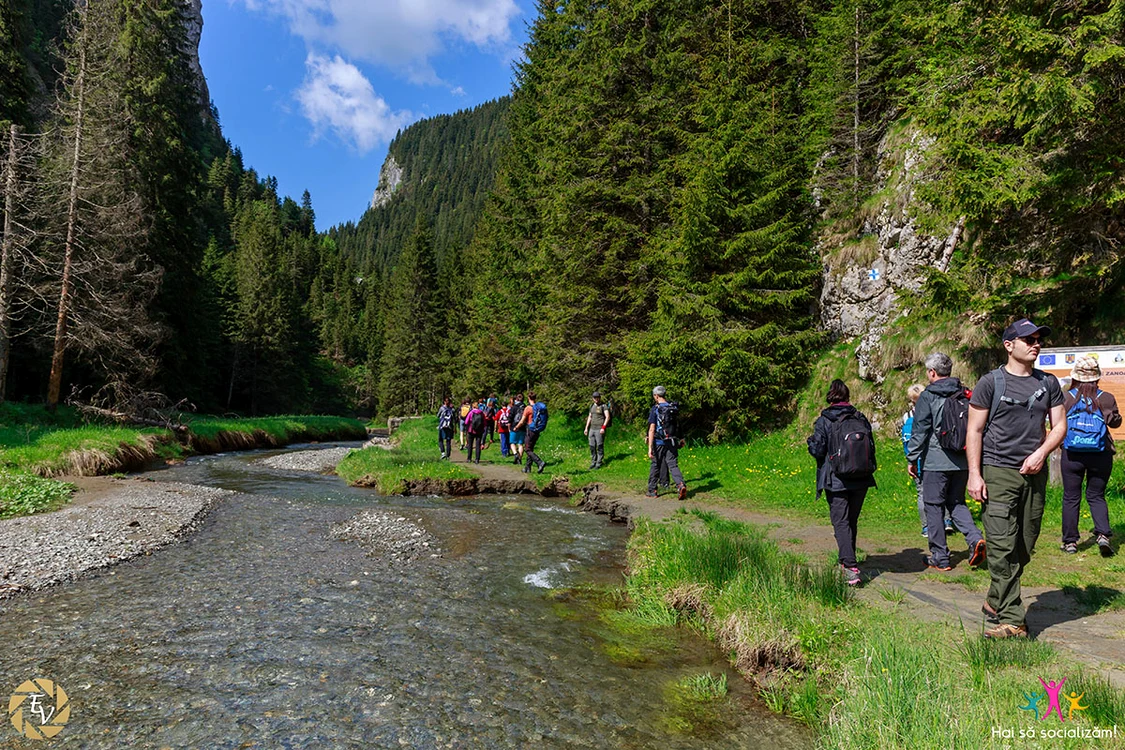 Traseu montan în masivul Bucegi (Cheile Zănoagei / Cascada 7 Izvoare)