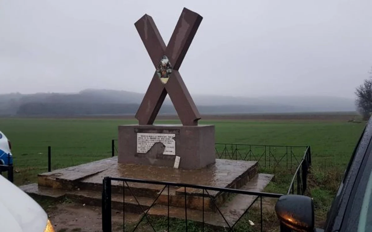 Filtru controale Poliţie la pelerinaj în pandemie la Peştera Sfântului Andrei din Constanţa - Ion Corvin Foto Călin Gavrilaş