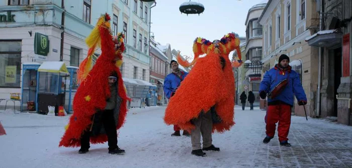 Braşov: Jocul „caprei“, în Piaţa Sfatului