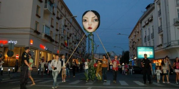 „Puppets occupy street“  va cuprinde 85 de evenimente care se vor desfăşura în zece locaţii din oraş