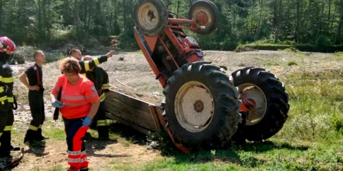 tractor accident rasturnare Oituz FOTO ISU Bacau