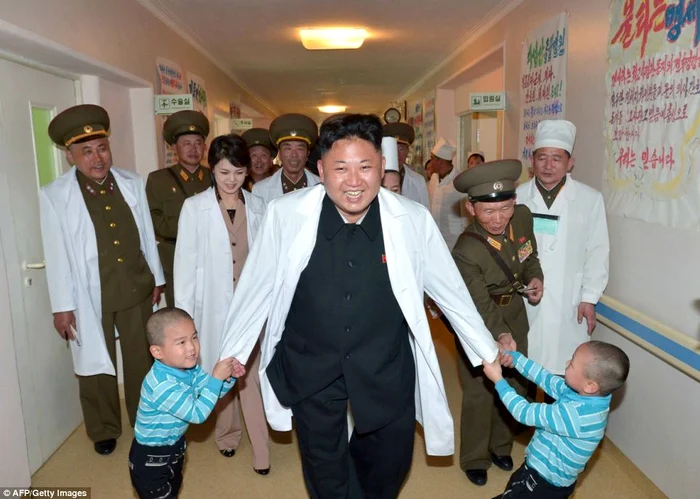Kim Jong-Un la un spital din Coreea de Nord