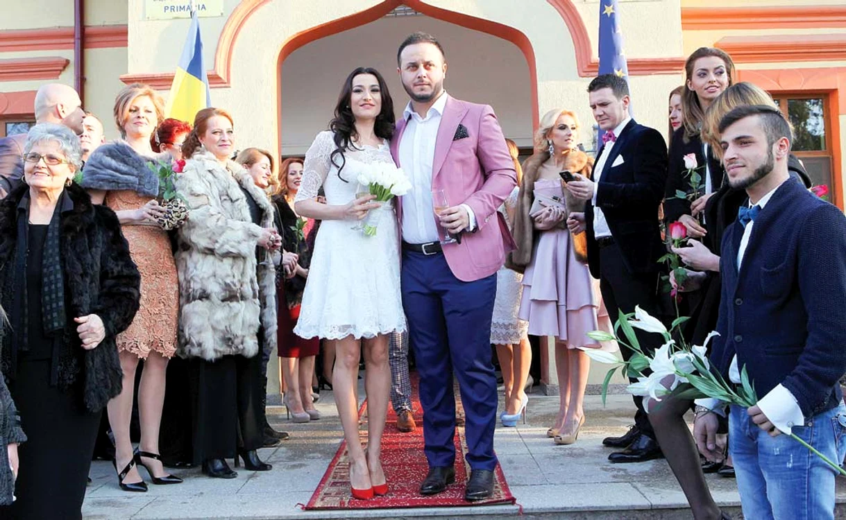 Solista de la Sexxy şi afaceristul Gabi Bădălău au chemat cei mai tari artişti la petrecerea din această seară