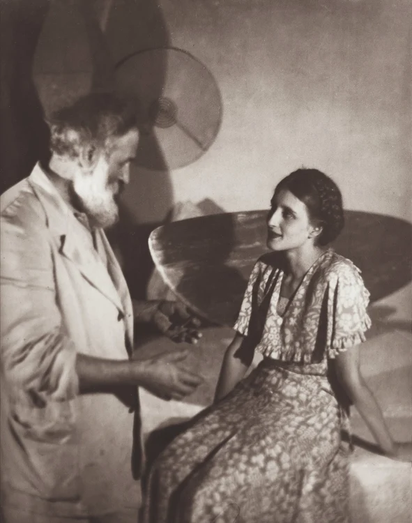 Brâncuși și Marthe Lebherz în atelier cca 1930 © Centre Pompidou, MNAM CCI, Dist GrandPalaisRmn Georges Meguerditchian jpeg