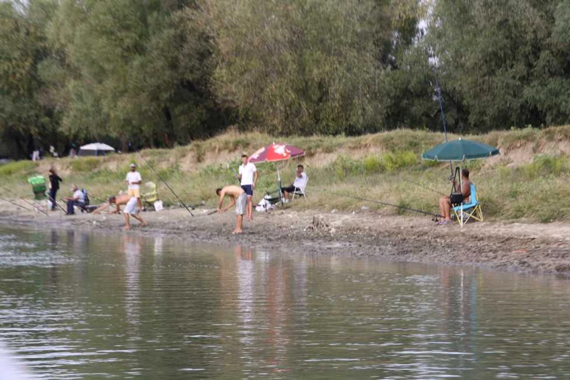 Mii de pescari au luat cu asalt Delta